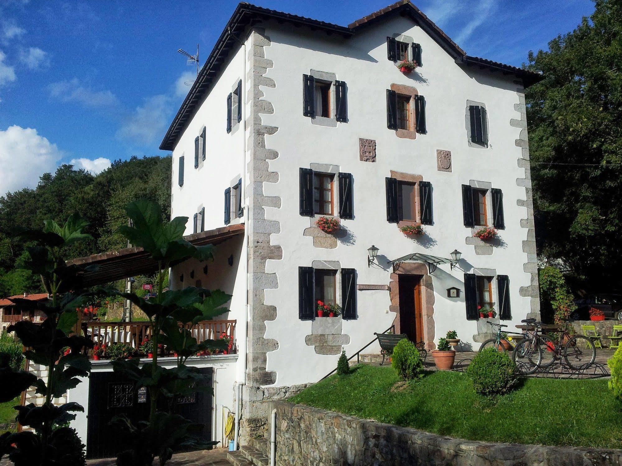 Hotel Rural Irigoienea Urdax エクステリア 写真